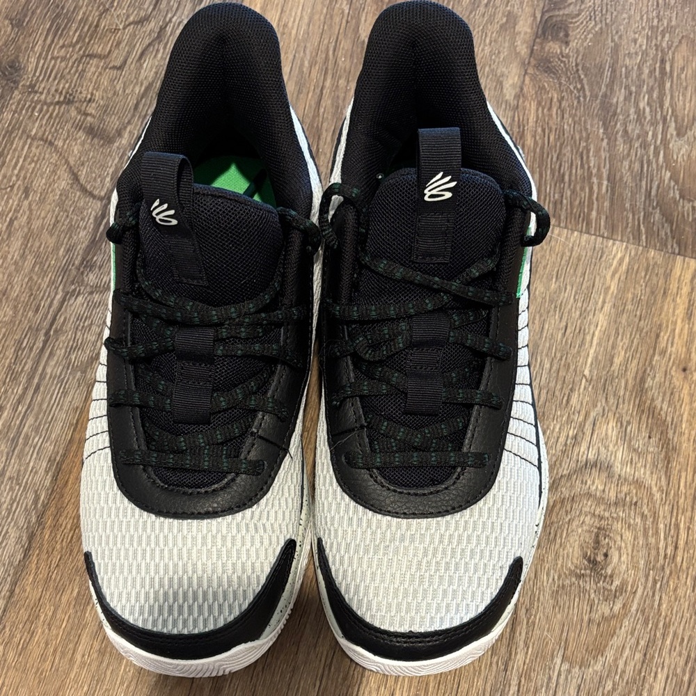 Under armor- Curry shoes